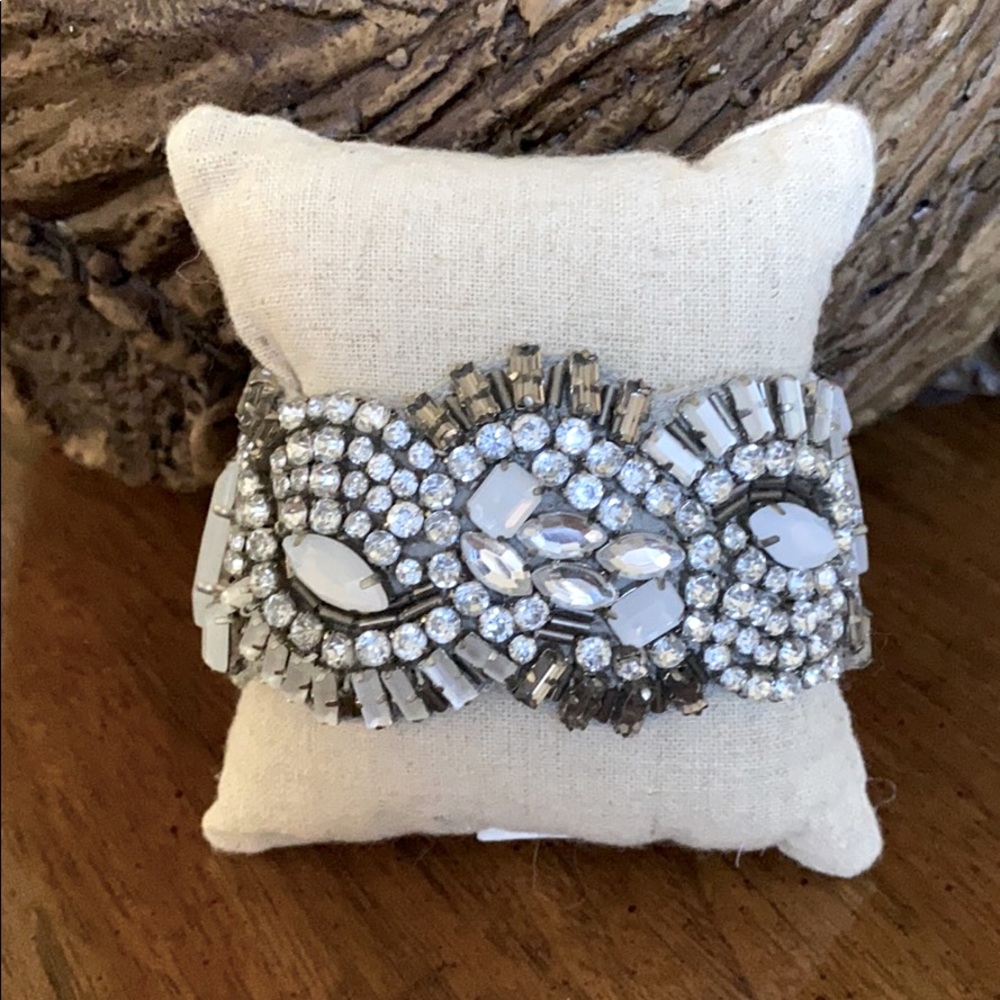 Stella and Dot beautiful Gala bracelet!!